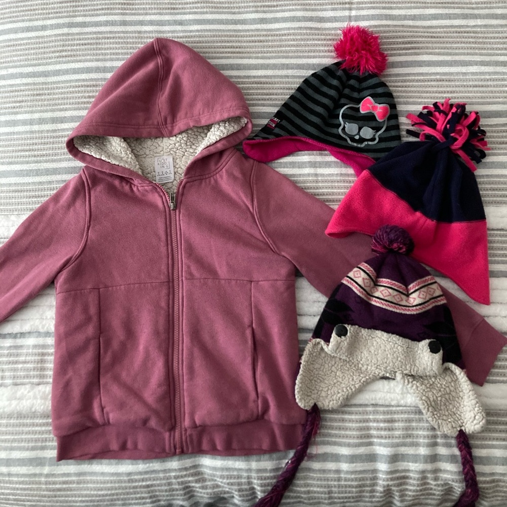 Thick hoody and 3 hats